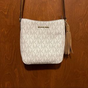 Micheal Kors crossbody handbag